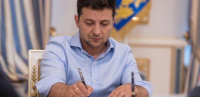 Зеленский подписал закон об освобождении от ответственности производителей вакцин