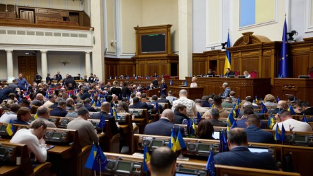 Відкриття кримінальної справи за дезертирство не заважатиме продовженню військової служби – Рада ухвалила закон