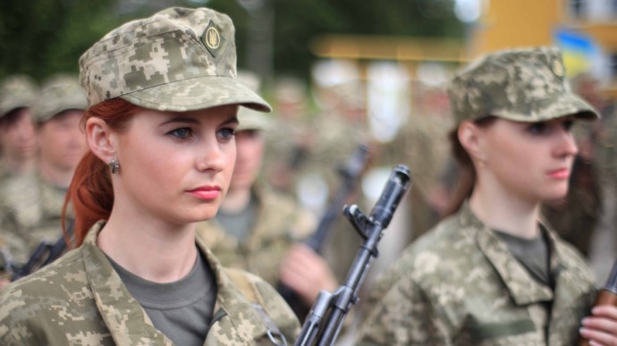 Как женщинам стать на воинский учет: инструкция